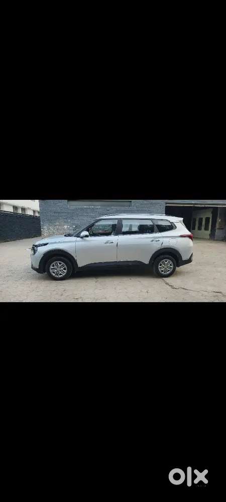 Kia Carens 2023 Petrol Well Maintained