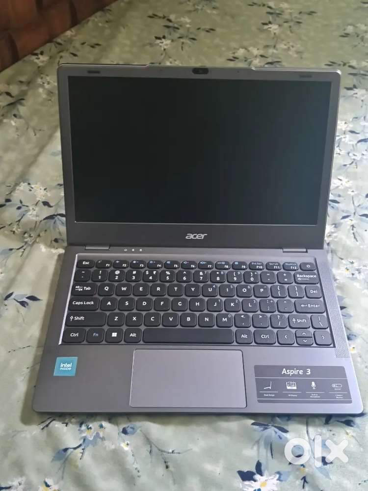 Acer laptop 11 inches only 6month old for sale