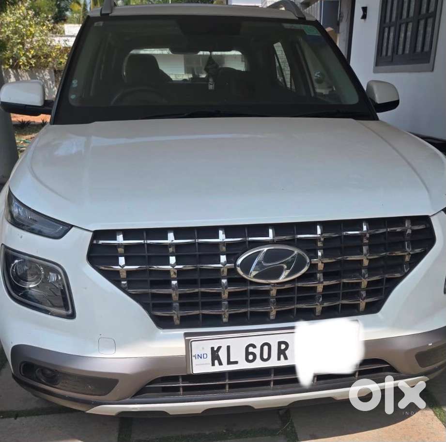 Hyundai Venue 2020 Petrol 30000 Km Driven
