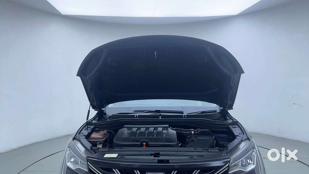 Mahindra Xuv700 2.0 Ax 7 Petrol At Str, 2022, Petrol