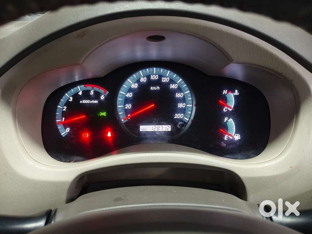 Toyota Innova 2.5 G (diesel) 8 Seater Bs Iv, 2012, Diesel