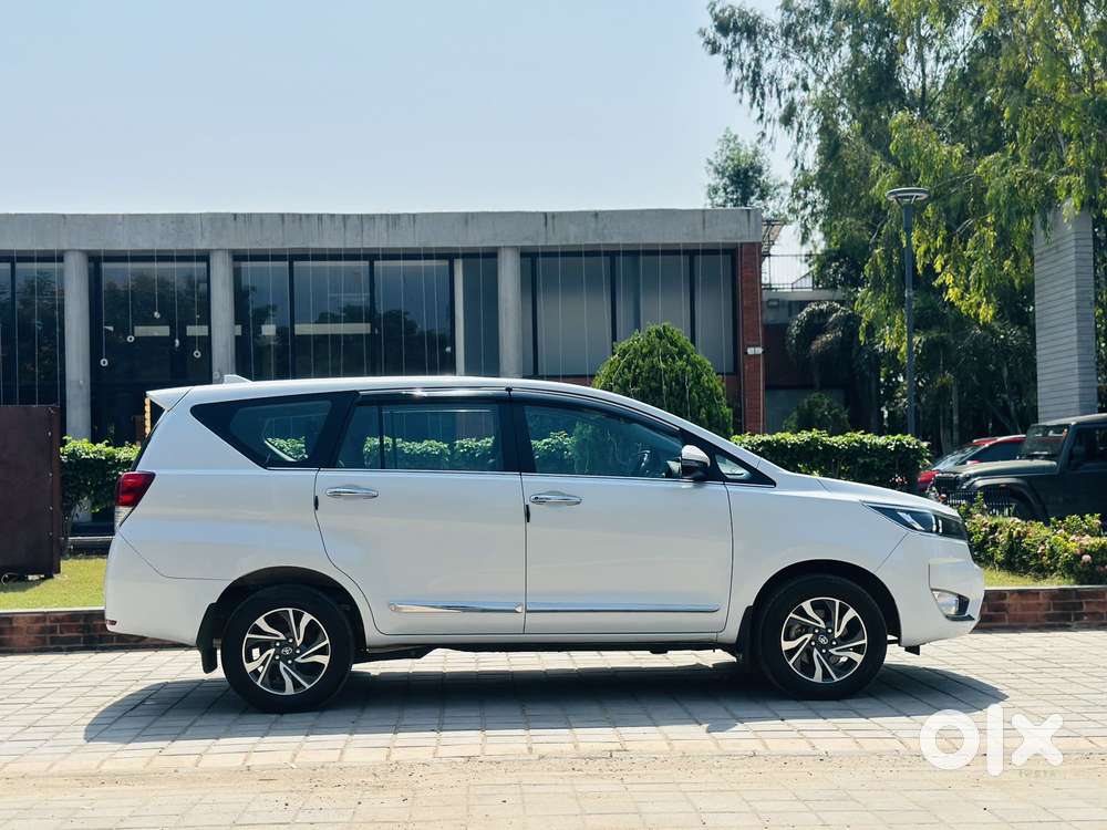Toyota Innova Crysta 2.4 V, 2024, Diesel