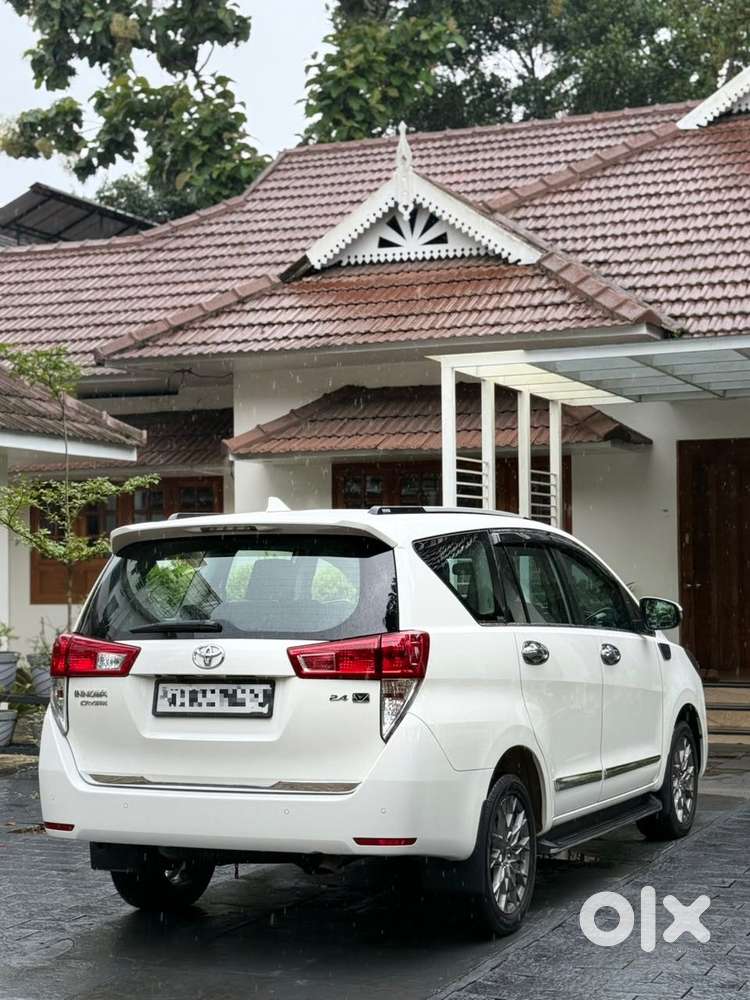 Toyota Innova Crysta 2.4 V 7 Str, 2023, Diesel