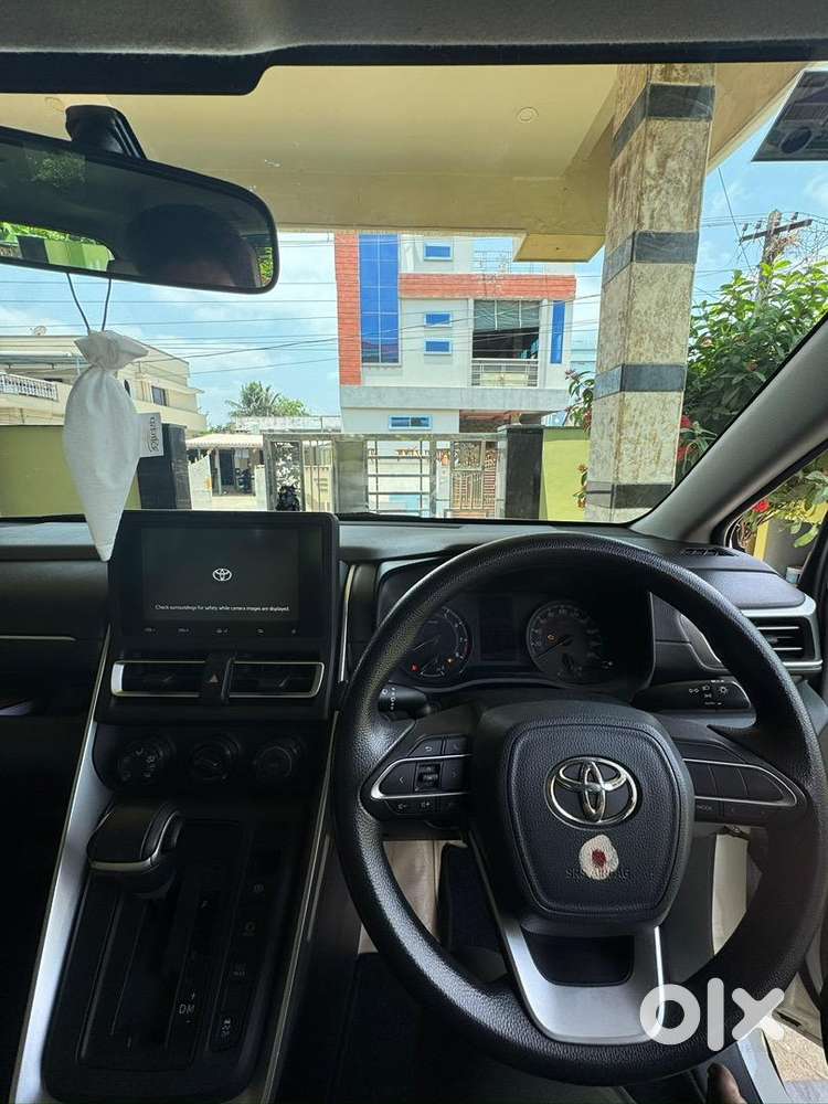 Toyota Innova Hycross Petrol Well Maintained