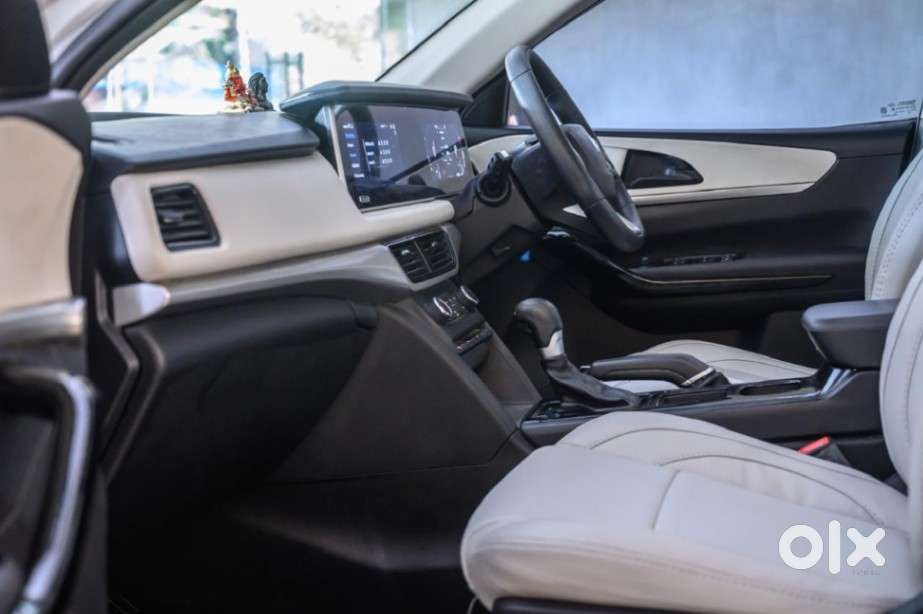 Mahindra Xuv700 2.2 Ax 5 Diesel At Str, 2023, Diesel