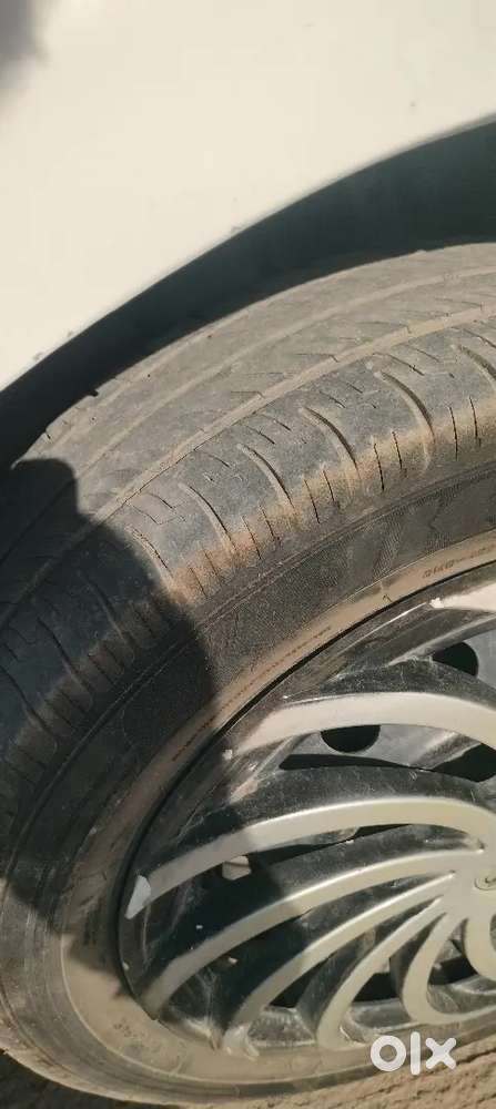 Well Maintained Car (spinni Or Car 24 Wale Dur Rahe )