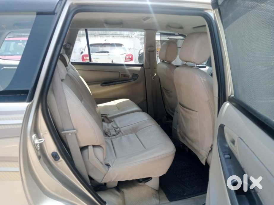 Toyota Innova 2.5 G (diesel) 8 Seater, 2011, Diesel