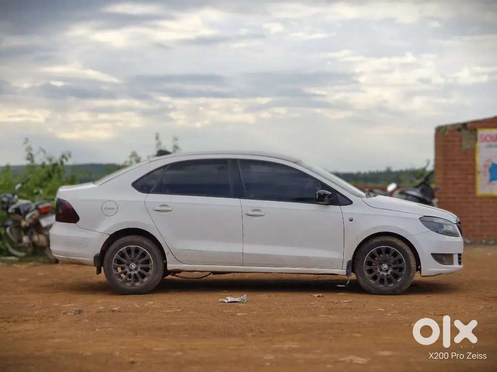 Skoda Rapid 2015 Diesel 127500 Km Driven Well Maintained