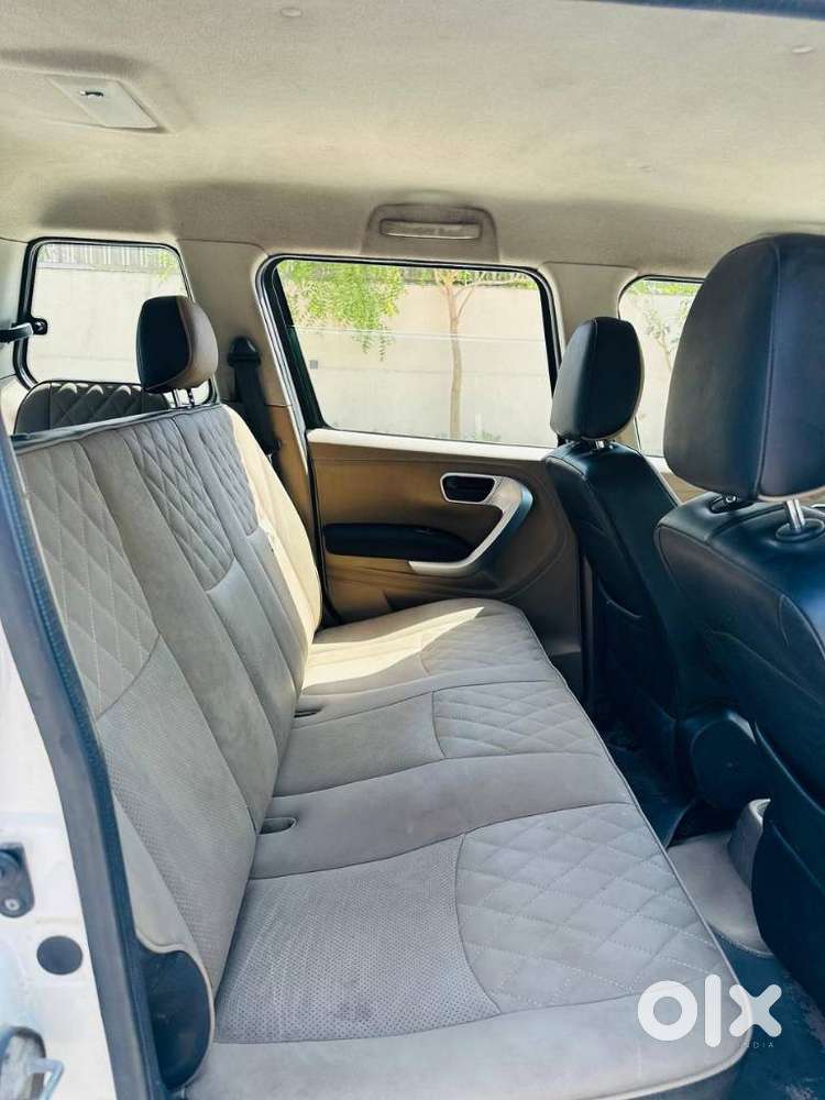 Mahindra Tuv 300 T10, 2018, Diesel