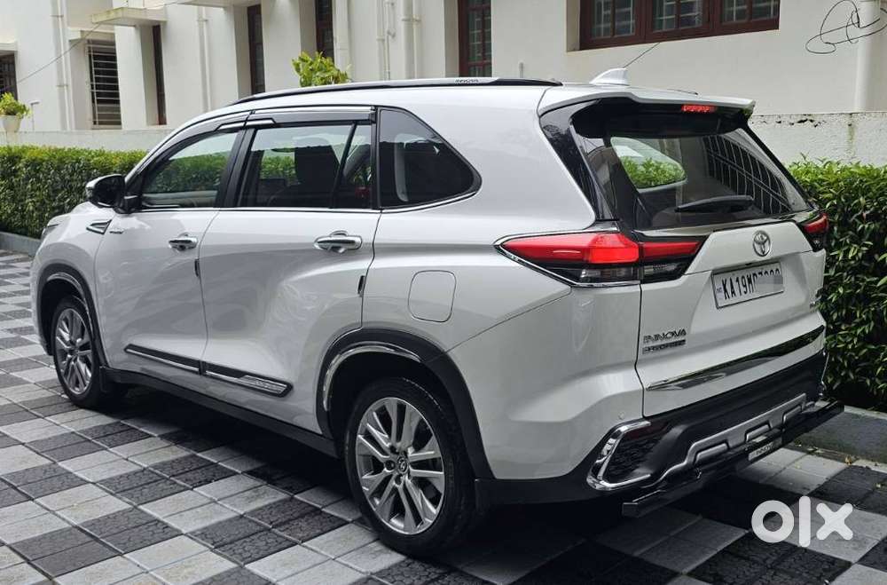 Toyota Innova Hycross 2.0 Zx (o) Hybrid 7 Str, 2024, Petrol