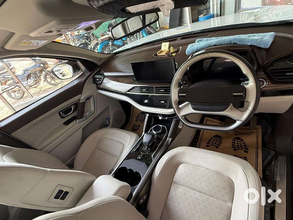 2025 Tata Safari Diesel, Automatic, Plus Dual Tone