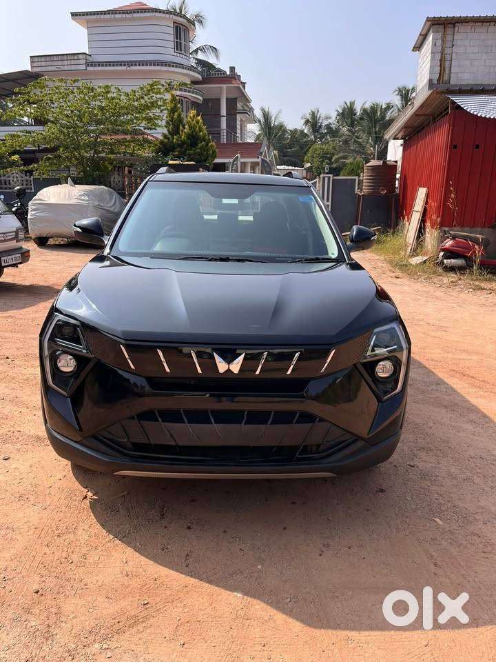 Mahindra Xuv300 Ax5 Petrol 2024
