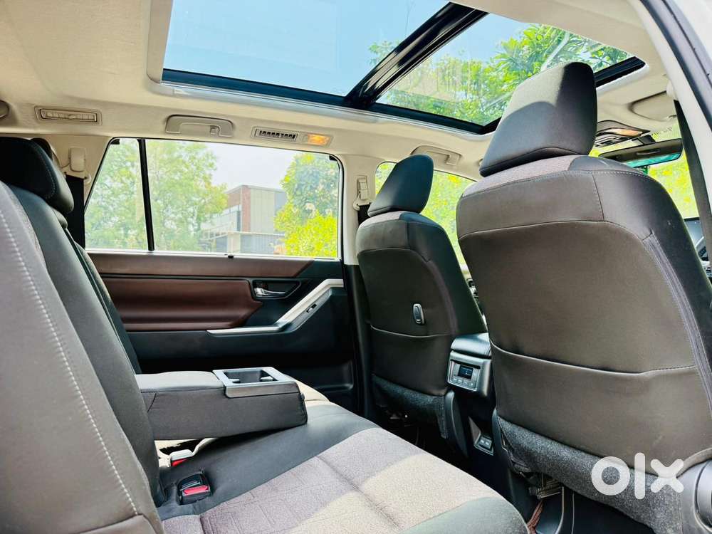 Toyota Innova Hycross 2.0 Vx (o) Hybrid 8 Str, 2024, Petrol