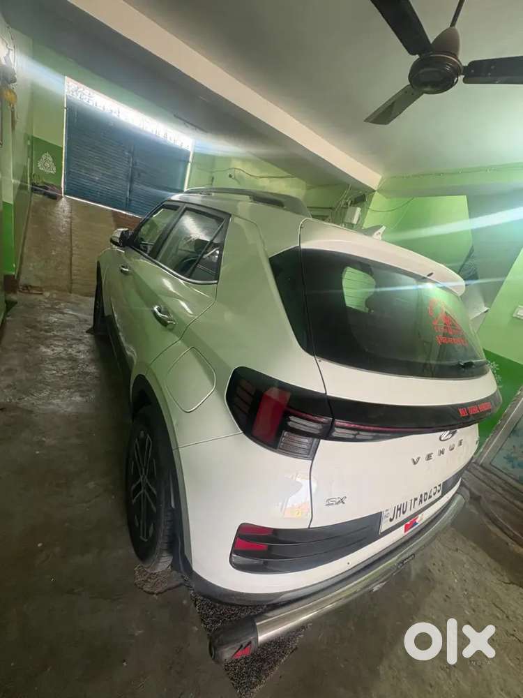 Hyundai Venue 2023 Petrol Well Maintained