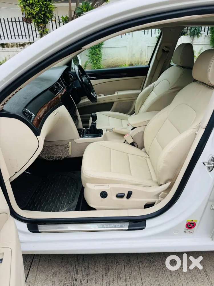 Skoda Superb 2015 Petrol 81000 Km Driven