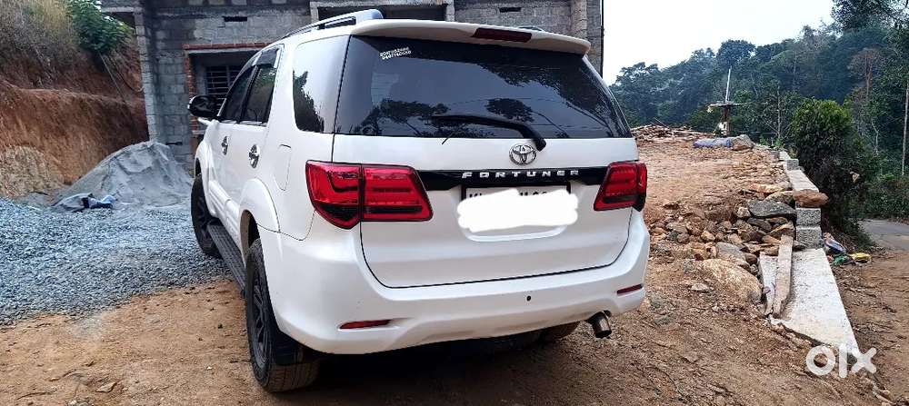 Toyota Fortuner Legender 2012 Diesel 200000 Km Driven