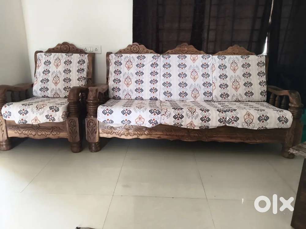 Wooden 3-Seater Sofa for Sale
Title: Beautiful Wooden Sofa Set