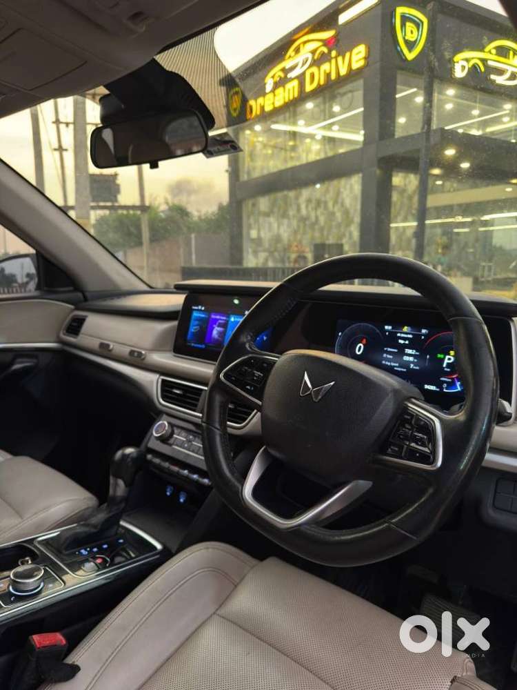 Mahindra Xuv700 2.2 Ax 7 Diesel At Luxury Pack Str, 2021, Diesel