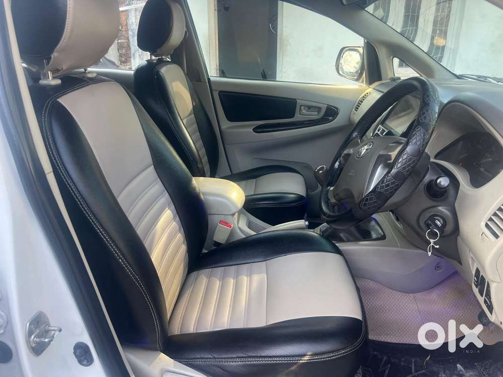 Toyota Innova 2.5 G (diesel) 8 Seater, 2015, Diesel