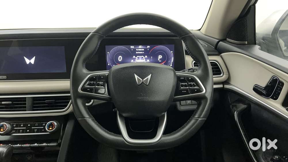 Mahindra Xuv700 2.0 Ax 7 Petrol At Luxury Pack Str, 2021, Petrol