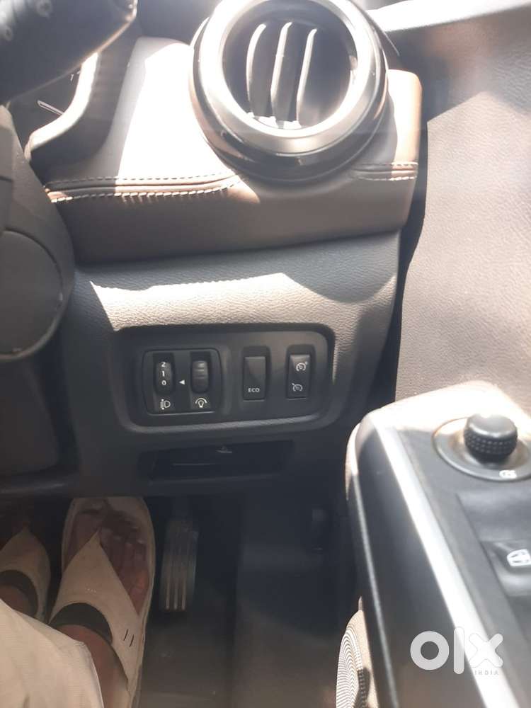 Nissan Kicks Xv Premium (o) 2019 Dual Tone   Diesel Well Maintained