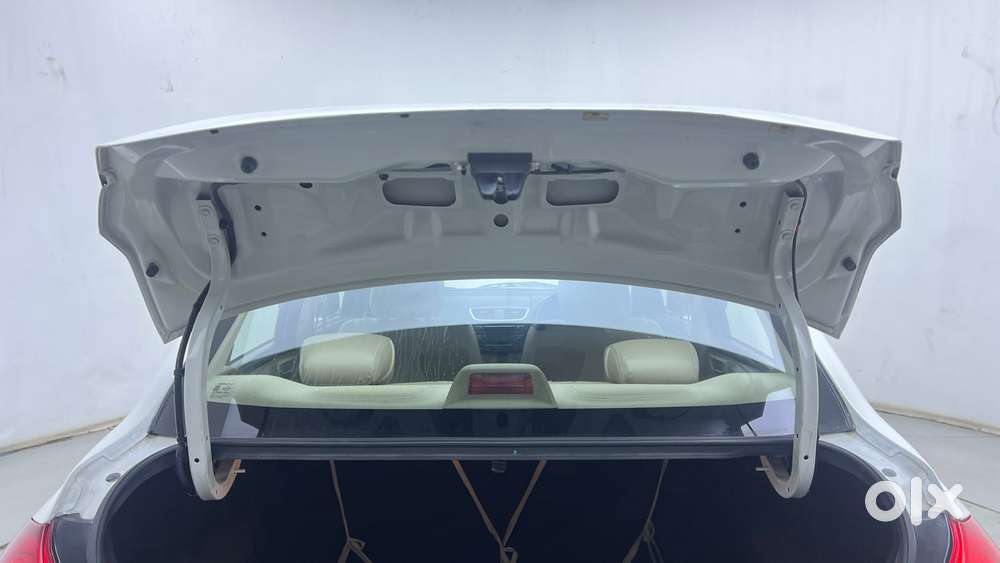 Maruti Suzuki Swift Dzire Amt Vxi, 2017, Petrol