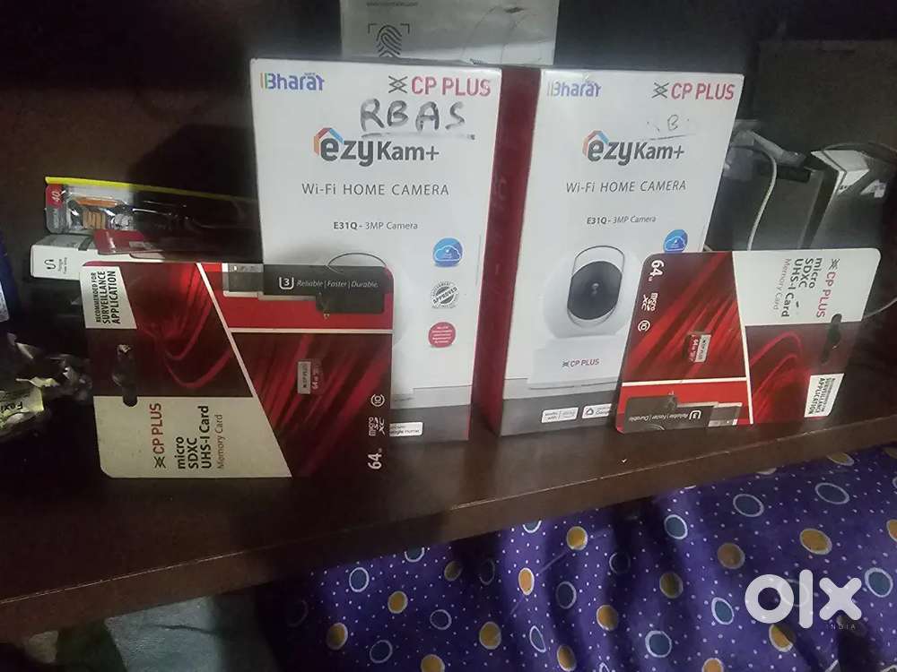 सीसीटी कॅमेरा आणि मेमरी कार्ड
