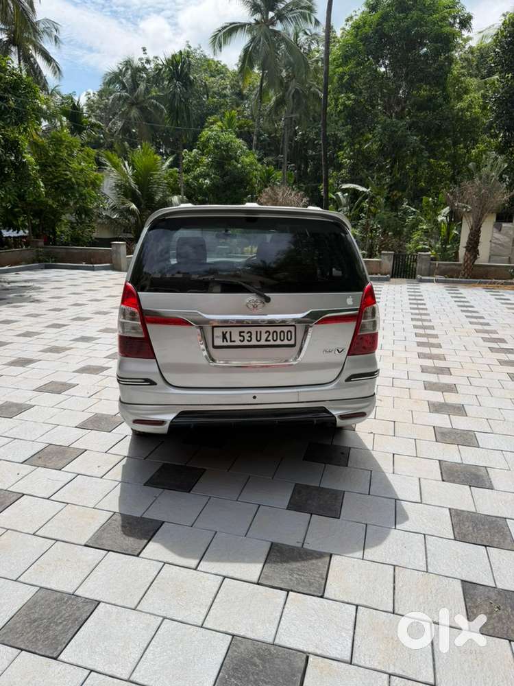 Tayota Innova 2012 V Option