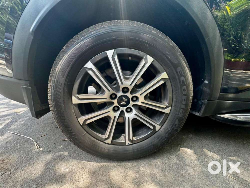 Mahindra Xuv700 Ax7 Dsl 2025 Model  Diesel  Manual