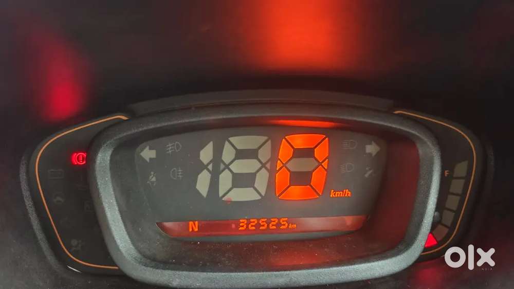 2017 Renault Kwid Rxt Automatic 32000 Km
