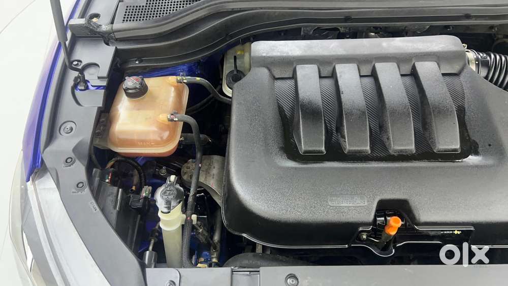 Mahindra Xuv700 2.0 Ax 5 Petrol Mt Str, 2021, Petrol
