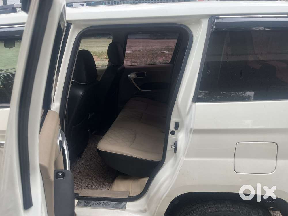 Mahindra Tuv 300 T10, 2018, Diesel