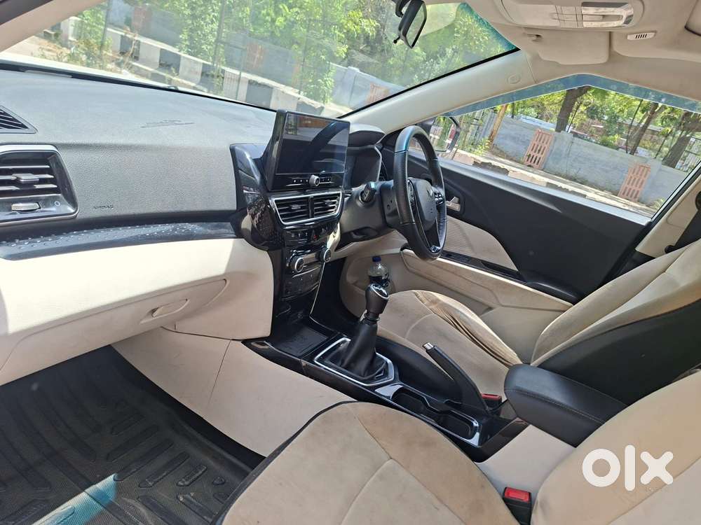 Mahindra Xuv 3xo Ax5 Ds Mt, 2024, Diesel