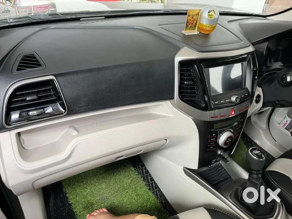 Mahindra Xuv300 2023 Petrol 11879 Km Driven