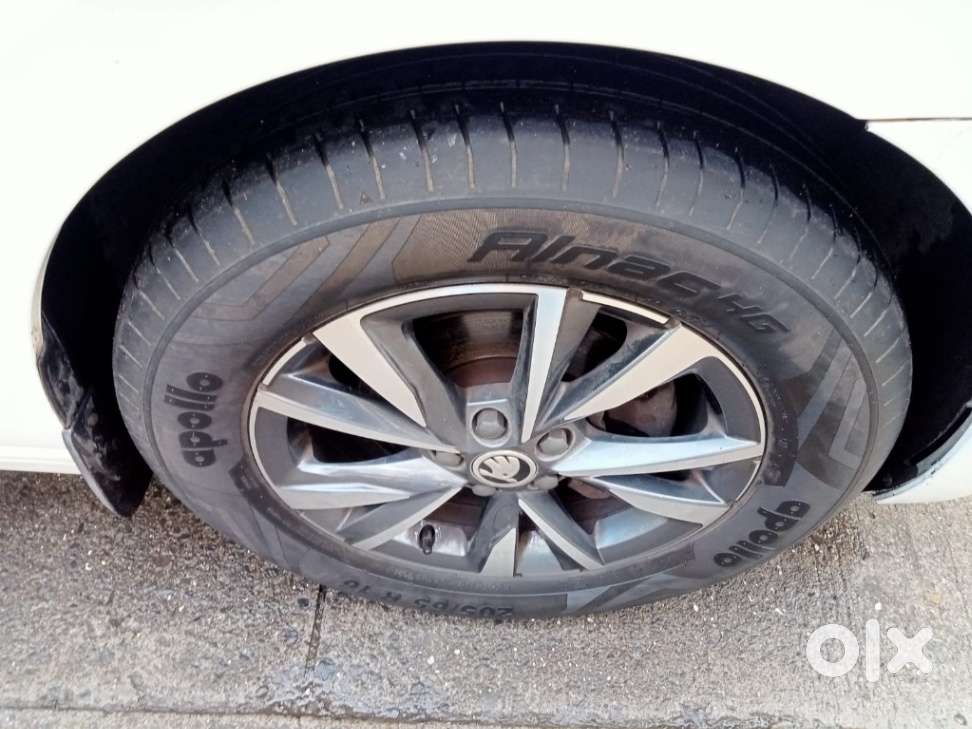 Skoda Slavia Style 1.0l Tsi At, 2023, Petrol