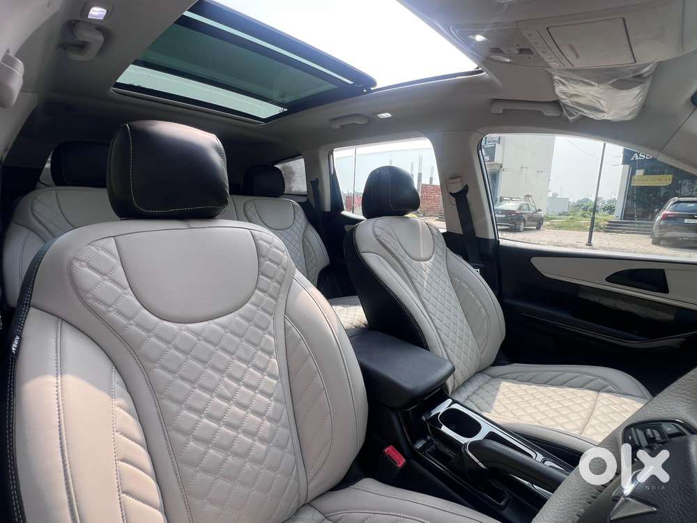Mahindra Xuv700 2.2 Ax 5 Diesel At Str, 2022, Diesel