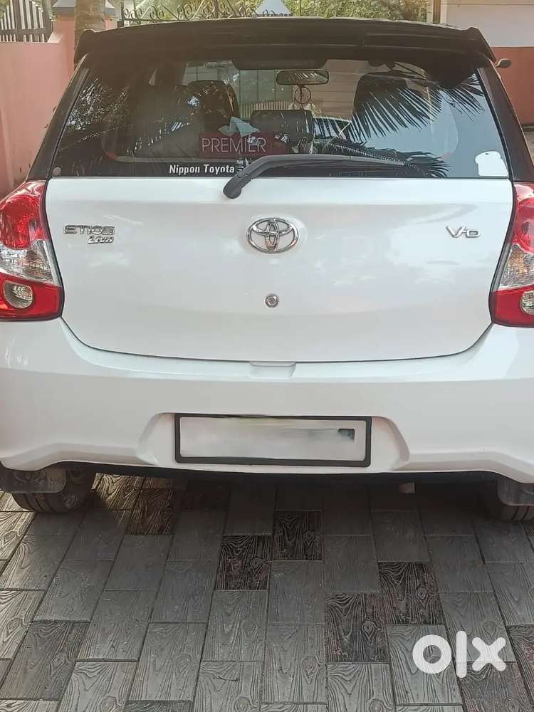 Toyota Etios Dual Tone 2017 Diesel Well Maintained