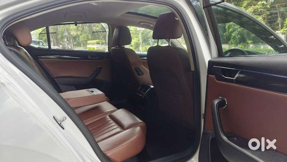 Skoda Superb 2.0 L&k Tsi At, 2022, Petrol