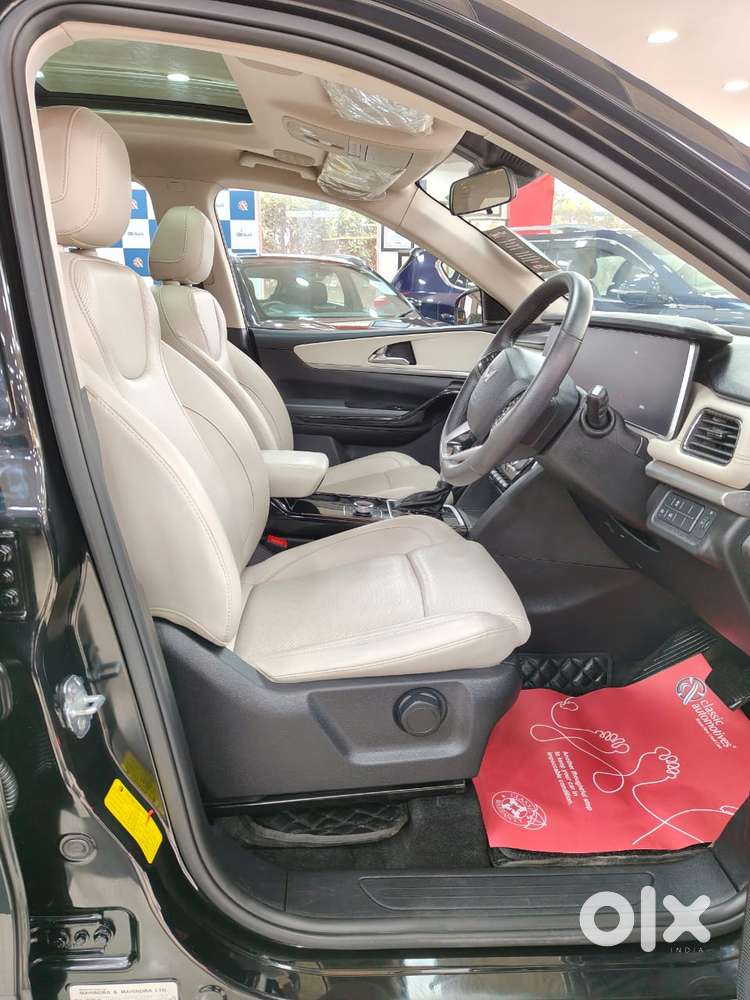 Mahindra Xuv700 2.0 Ax 7 Petrol At Luxury Pack Str, 2024, Petrol