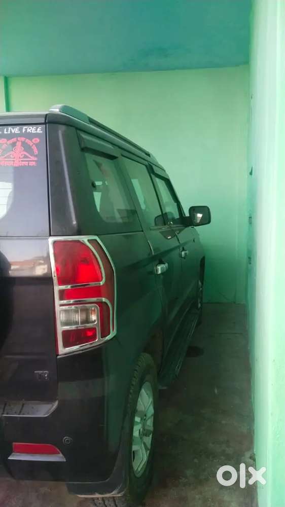 Mahindra Tuv 300 T8
