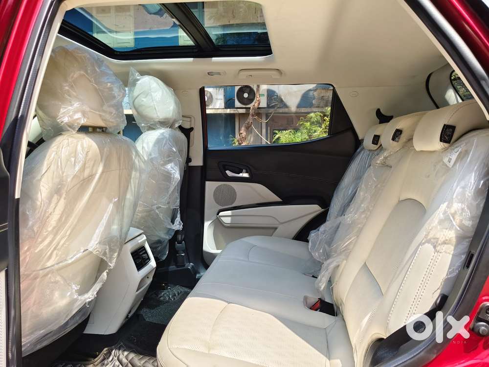 Mahindra Xuv 3xo Ax7l 1.2 Petrol At (pg), 2025, Petrol