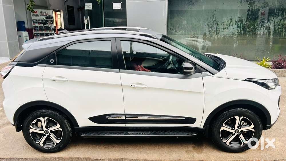 Tata Nexon Xz+s E20 | Excellent Mileage | 2.5 Yrs Old | Sunroof | 25k