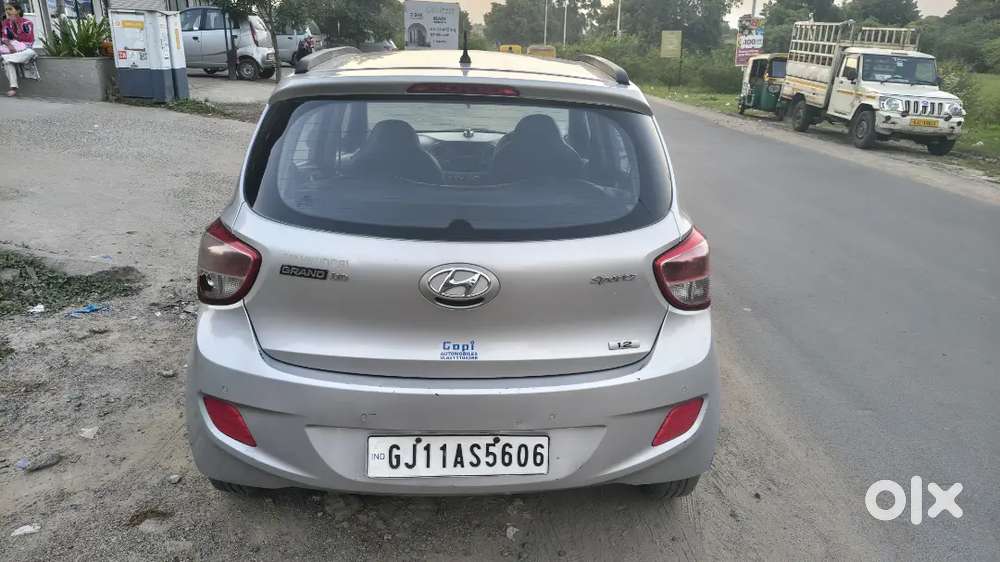 Hyundai Grand I10 Crdi 2015 Silver Color