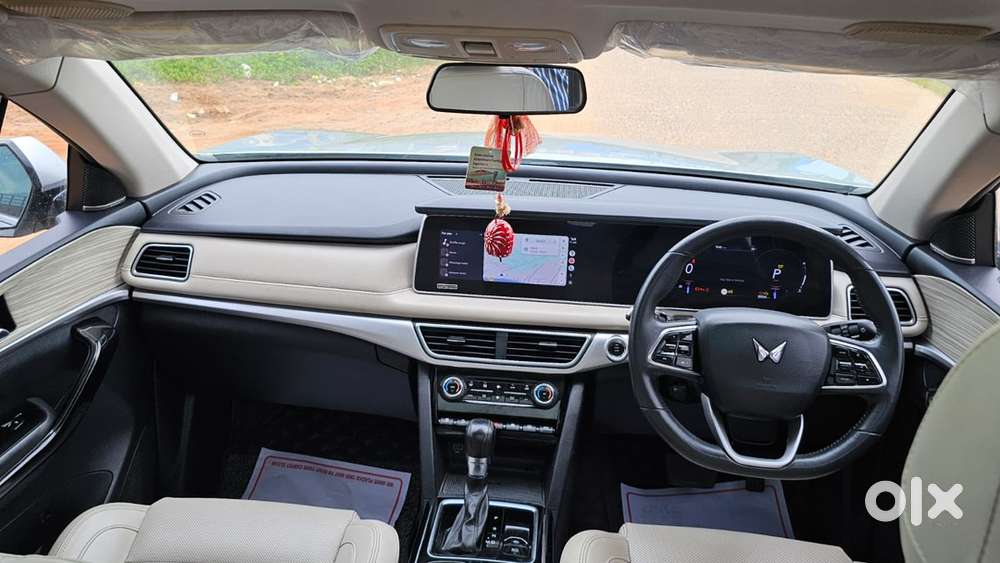 Mahindra Xuv700 Luxury At Diesel 96000 Km Driven
