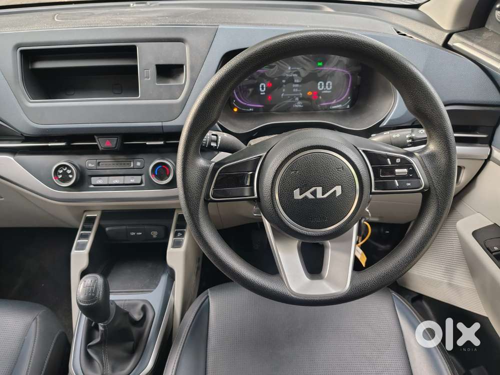 Kia Carens G 1.5 6mt Premium (o) 7-seater, 2024, Petrol