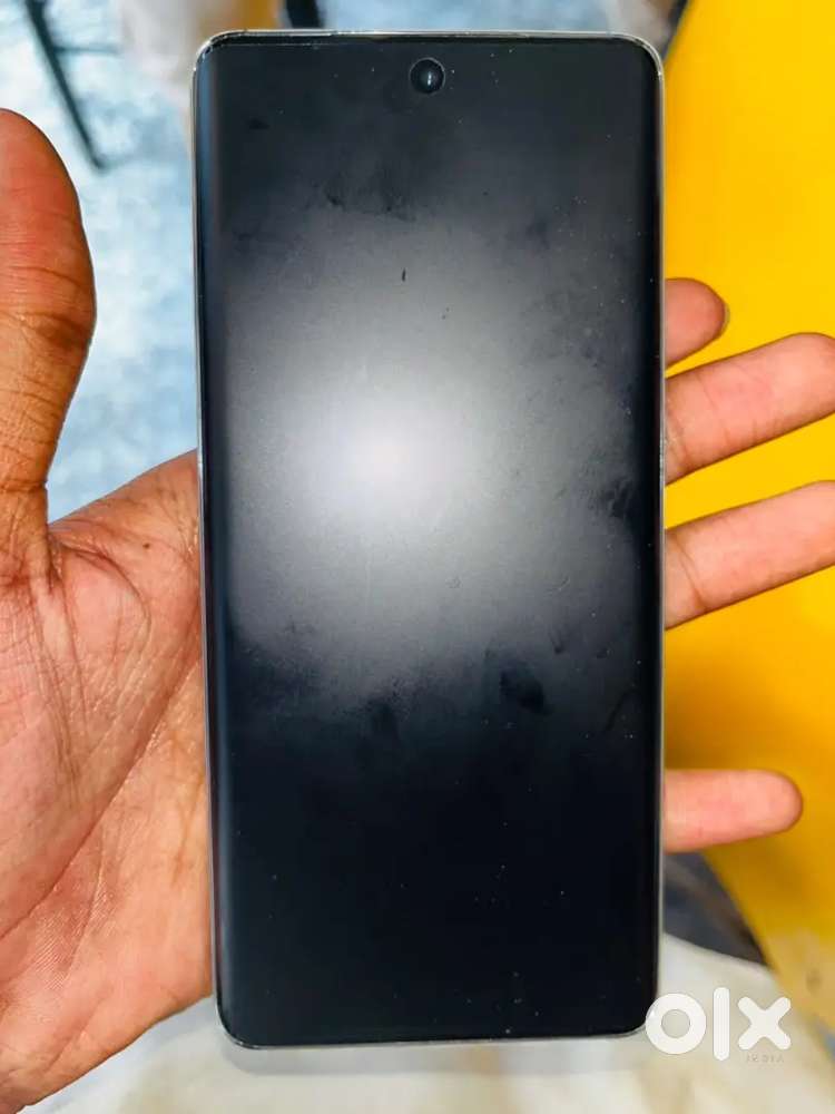 Vivo y400 pro 5g 8+128 in warranty