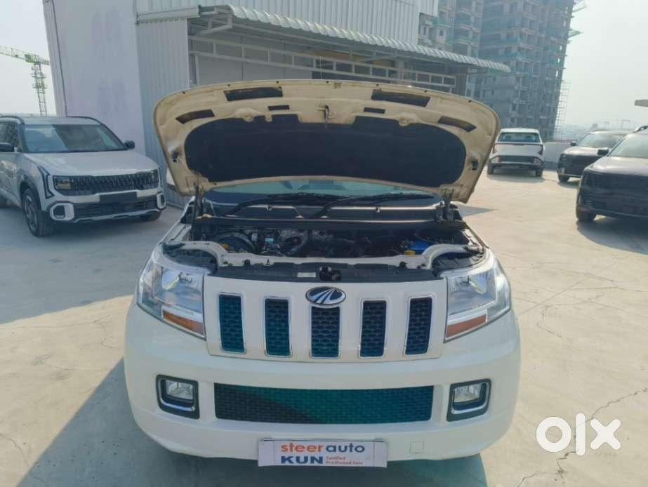 Mahindra Tuv 300 T8, 2016, Petrol