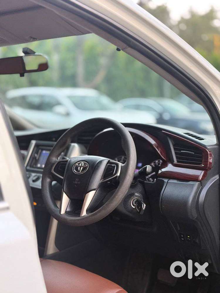 Toyota Innova Crysta 2.8 Gx At 8 Seater, 2017, Diesel