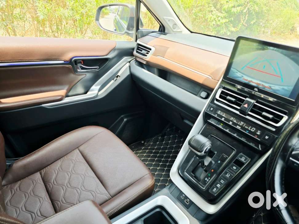 Toyota Innova Hycross 2.0 Zx (o) Hybrid 7 Str, 2023, Petrol