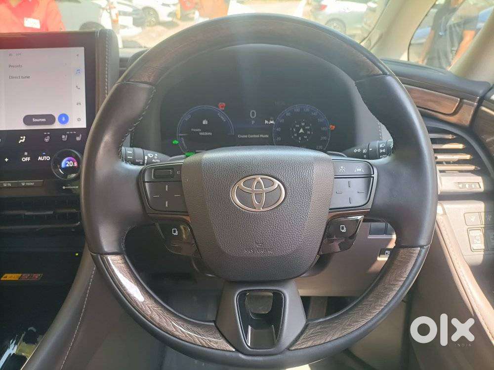 Toyota Vellfire Vip – Executive Lounge, 2024